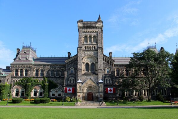 Guide for International Students On Changing Their Designated Learning Institute in Canada
